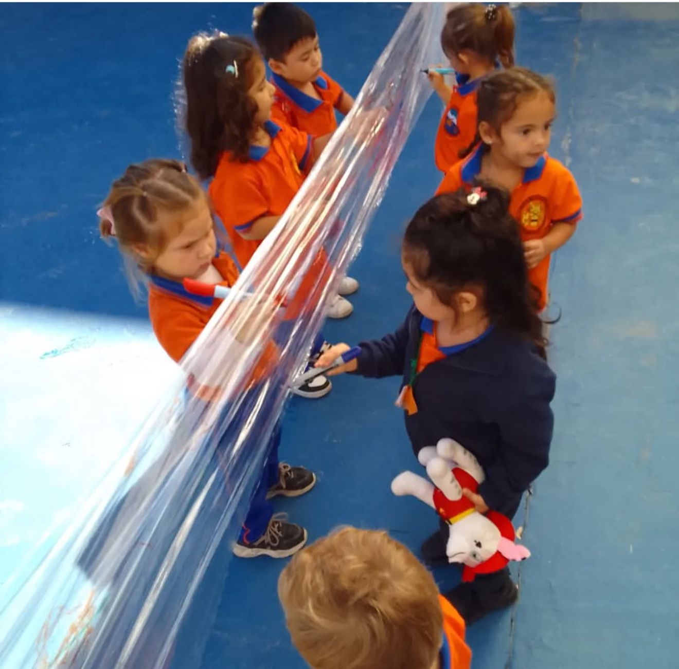 Niños del Nivel Inicial aprendiendo y compartiendo