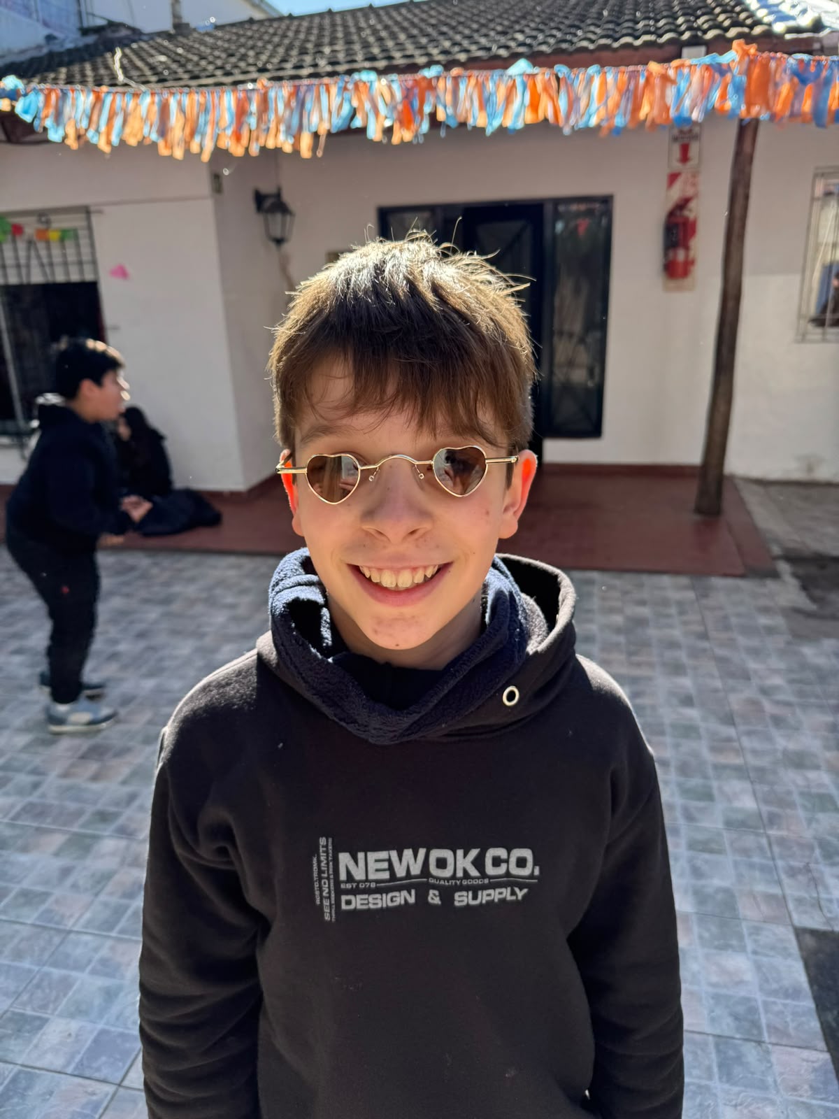 Estudiantes participando del viernes de lentes